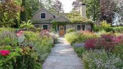 Questi fiori ti rubano energie e salute: cinque piante che non dovresti piantare nella tua aiuola