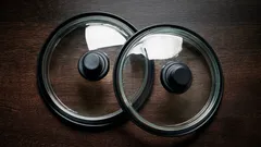 Come far tornare trasparenti i coperchi di vetro opachi con un trucco semplice