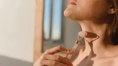 Metodi naturali per rassodare la pelle del collo e levigare rapidamente le rughe