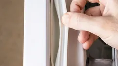 La guarnizione elastica del frigorifero tornerà come nuova: ricordate questi due semplici metodi per ripristinarla.
