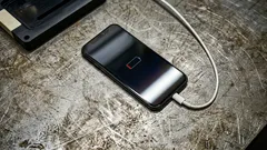 Come non rovinare la batteria: i 5 errori più comuni durante la ricarica dello smartphone