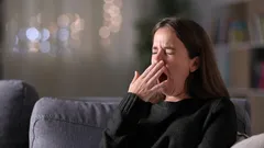 Perché sbadigliamo quando vediamo qualcun altro farlo, secondo la scienza